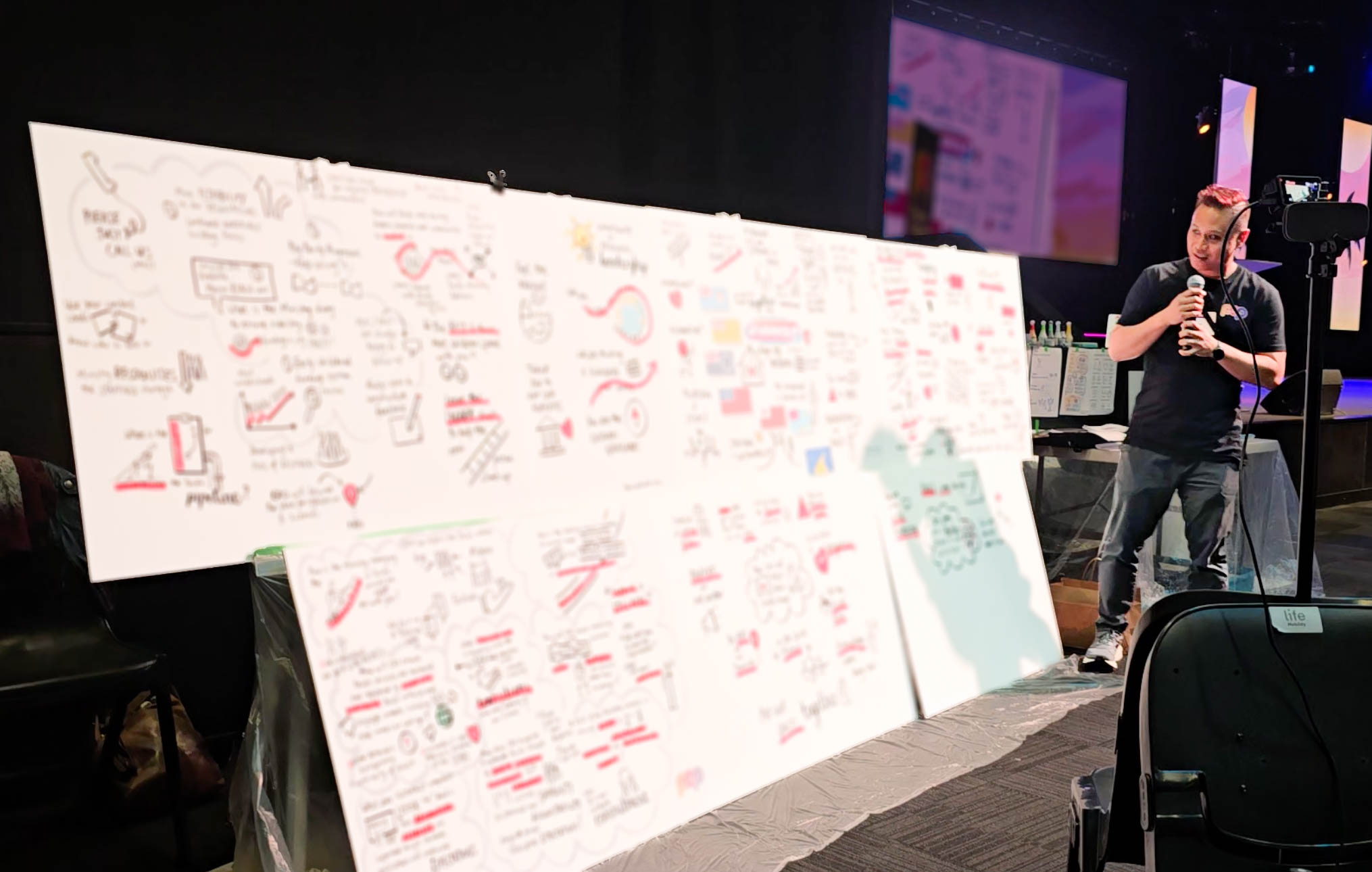 Graphic recording on foamboard while kneeing